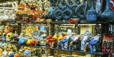From Karaköy Baklava to the Grand Bazaar’s Colorful Lights: A Guide to Istanbul’s Iconic Souvenirs