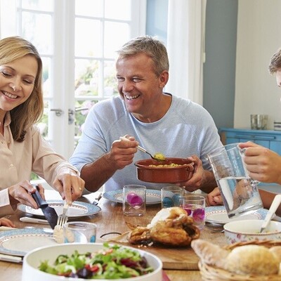 Dining Etiquette in France 🍽️