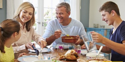 Dining Etiquette in France 🍽️