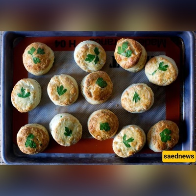 How To Turn Pantry Biscuits Into Something Festive (NO FANCY INGREDIENTS NEEDED)