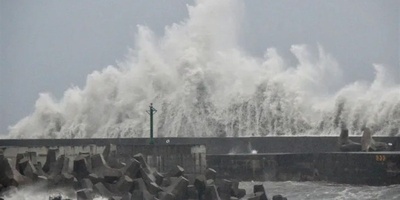 Typhoon Podul Slams into Southern Taiwan, Hundreds of Flights Cancelled