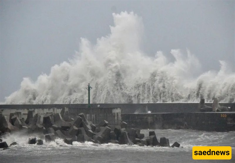 Typhoon Podul Slams into Southern Taiwan, Hundreds of Flights Cancelled