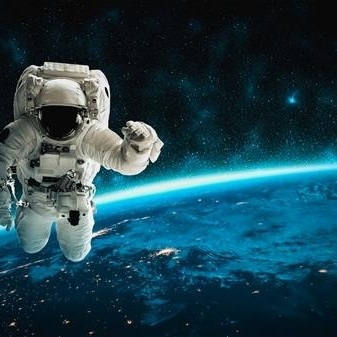 What Happens to an Astronaut’s Body If They Die in Space or on the Moon? Will It Be Preserved or Disintegrate?