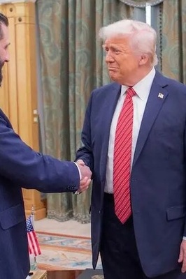 Trump Formally Lifts Syria Sanctions After Meeting Jolani