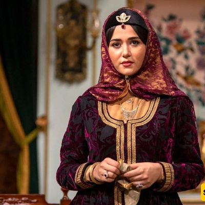 A Deep Look at Naser al-Din Shah’s Romantic Painting of Jeyran Khatoon: A Portrait of True Love Immortalized in History ❤️