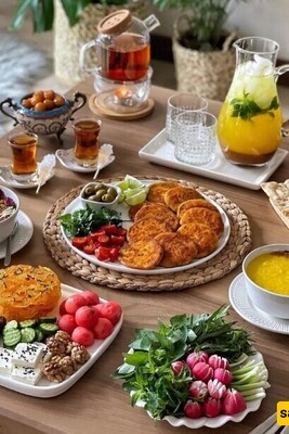 The Most Unique Iftar Table Settings for Ramadan: Simple Yet Elegant and Warm Designs