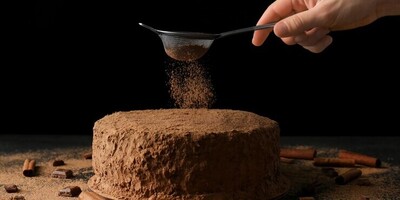 How to Make a Simple Cake with Cocoa Powder in the Microwave