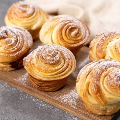 Homemade Cruffin Recipe; Easy Pastry With Cinnamon and Butter