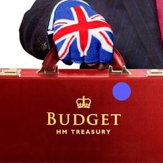 UK Budget Swings to £1.8 Billion July Deficit Despite Record Tax Revenue