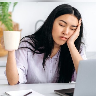 How to Manage Daytime Sleepiness at Work: 9 Effective Strategies