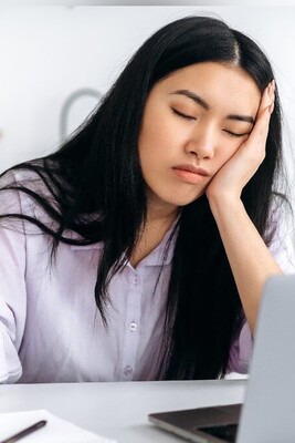 How to Manage Daytime Sleepiness at Work: 9 Effective Strategies