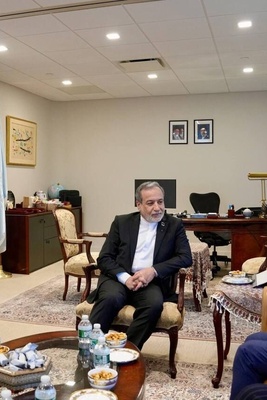 Araghchi Calls on International Community to Hold US and Israel Accountable for Illegal Actions