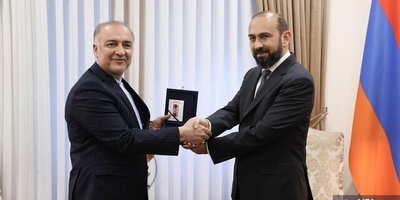 Armenia’s Foreign Minister Honors Iran’s Outgoing Ambassador with Friendship Medal