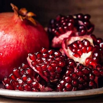 6 Simple and Interesting Tricks to Identify Sweet, Red Pomegranates