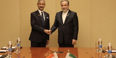Foreign Minister Araqchi meets Indian counterpart in China
