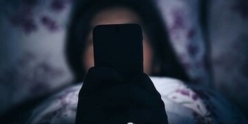 4 Key Ways to Protect Your Skin from Smartphone-Related Premature Aging