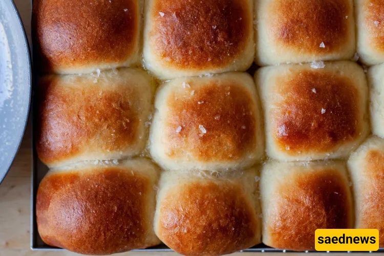 These Old-School Dinner Rolls Are the Little Pillows Your Sundays Deserve