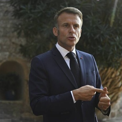 Macron Proposes Switzerland for Putin-Zelensky Talks