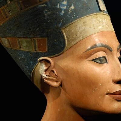 The most beautiful Egyptian girl who bears a striking resemblance to the famous ancient Egyptian queen, Nefertiti / Nefertiti's astonishing beauty has returned to the world!