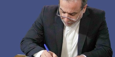 Araghchi Extends New Year Greetings to Christian World