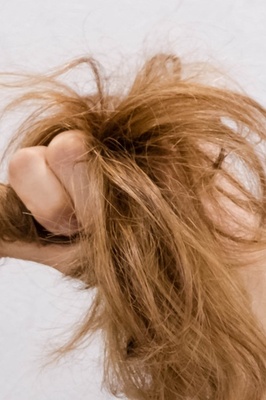 Why Do Hair Ends Dry Out and Break Faster Than the Roots?