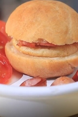 Quick & Tasty: Restaurant-Style Chicken / Mini Breakfast with Eggs – Delicious American Dish