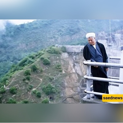 Rare Photo Emerges of Akbar Hashemi Rafsanjani Riding a Roller Coaster