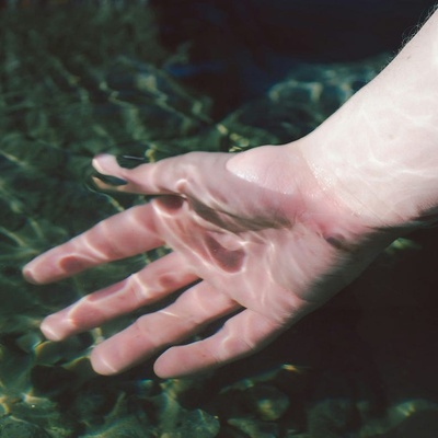 Those Pruney Fingers Have a Job: The Science Behind Your Skin’s Strange Water Response