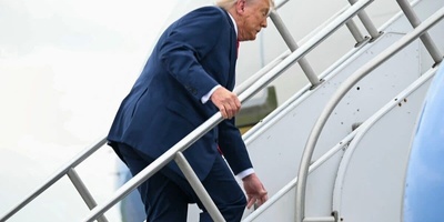 Karma Was Waiting On the Stairs: U.S. President Slips on Airplane Steps — the Same Thing He Mocked Biden for! +Video