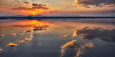 Lake Hoz-e-Soltan in Qom: A Reflection of the sky's beauty.