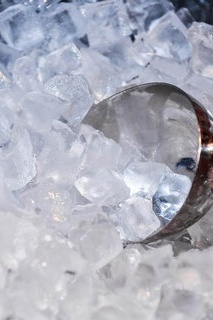 5 interesting uses and applications of ice in housekeeping and cooking