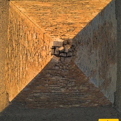 A Historic Photo: A Photographer Atop Egypt’s Pyramids 124 Years Ago — Imagine the Fear of Looking Down from Up There!