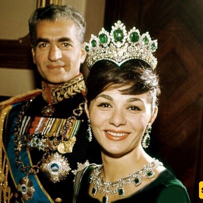 Wasteful Extravagance: Farah's Lavish Engagement Night in a Unique and Unusual-Colored Dress from a French Brand / A Royal Family Obsessed Only with Showing Off for No Reason