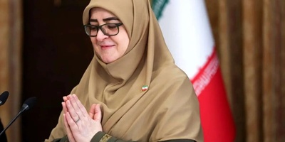 Interesting Photo Captured of the Government Spokesperson — Ms. Mohajerani’s Heartfelt Gesture for Journalists