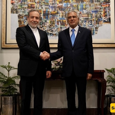 Top Iranian and Pakistani Diplomats Hold Talks on Regional Developments