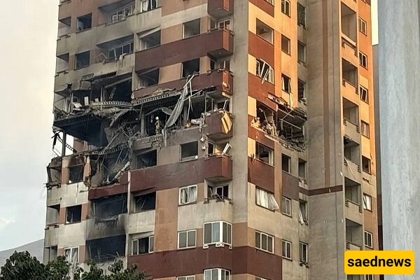 Defiance Amid Ruins: Iranian Boy’s Viral Photo Tells Netanyahu “We Are Alive, Bastards”