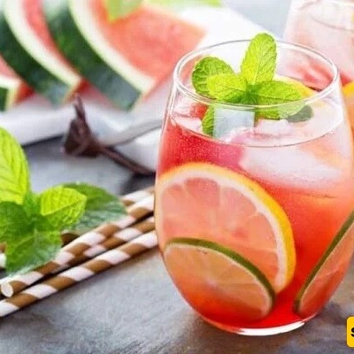 4 Refreshing Watermelon Drinks for Hot Summer Days (With Photos)