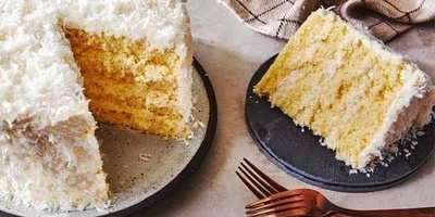 How to Make a Moist Coconut Cake with a Soft Texture and Irresistible Flavor