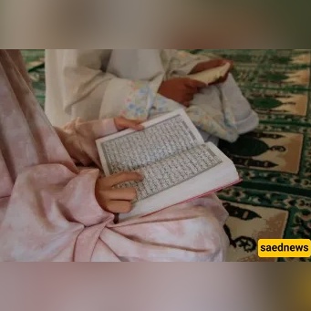 Can You Pray in a T-Shirt with Pictures on It? What Islamic Jurists Say.