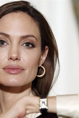 A Collection of Angelina Jolie's Most Stunning Jewelry Pieces Over the Years