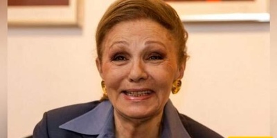 Leak of Confidential Photos Showing Haddad Adel Kissing Farah Pahlavi’s Hand — What’s the Real Story?