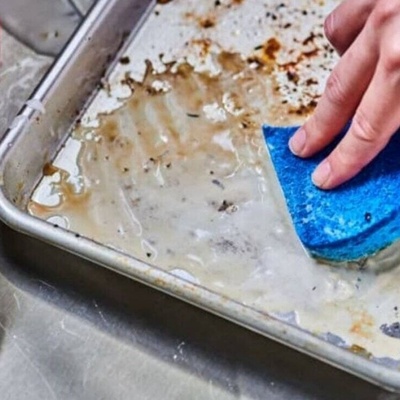 Cleaning the Oven Tray in Just 3 Steps