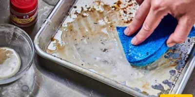 Cleaning the Oven Tray in Just 3 Steps