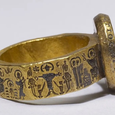 The First Stunning Wedding Ring from Ancient Rome — Who Says Modern Jewelry Is Superior?
