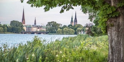 Travel Guide to Hamburg’s Alster Lake: A Breathtaking Natural Attraction