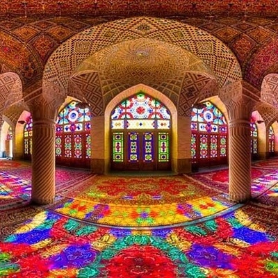 Where is the Nasir al-Mulk Mosque in Shiraz located?
