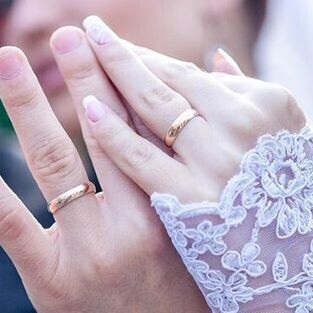 (Photo) The Most Popular Wedding Rings from Ancient Rome to Today/You’ll see the style hasn’t changed much!