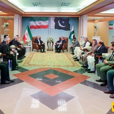 President Pezeshkian Calls for Islamic Unity in Meeting with Pakistan’s Nawaz Sharif
