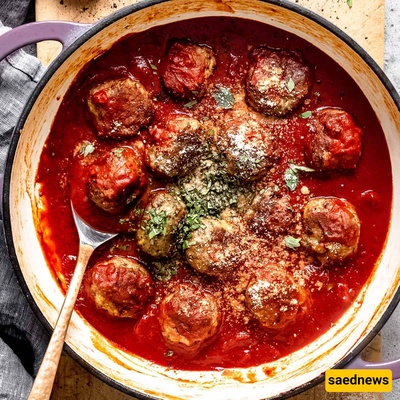 A Comfort-Food Favorite: How to Make Juicy Meatballs With Spiced Tomato Sauce