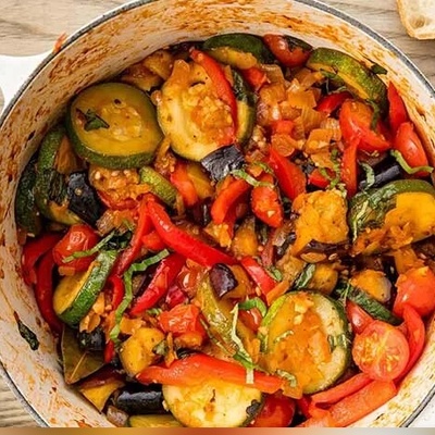 Meatless Dishes / How To Make a Unique and Delicious Dish With Zucchini and Potatoes.